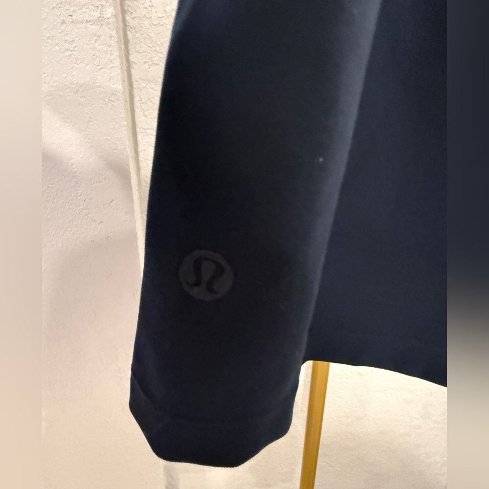 Lululemon On The Fly Woven Shorts 2.5” True Navy Drawstring - Picture 9 of 10